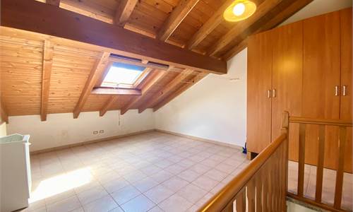CASA  DI CORTILE CON BOX E LEGNAIA
