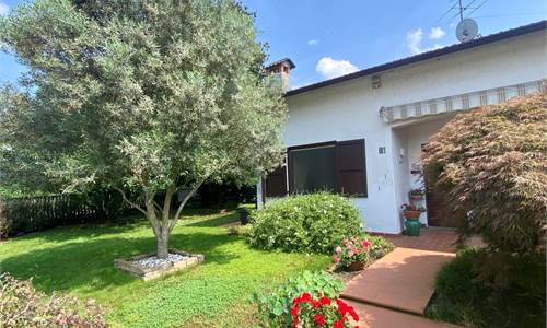 INTERESSANTE VILLA BIFAMIGLIARE